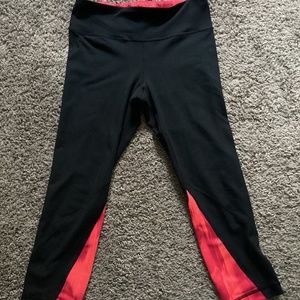 Women's Colorblock Capri Leggings Size XS black pink